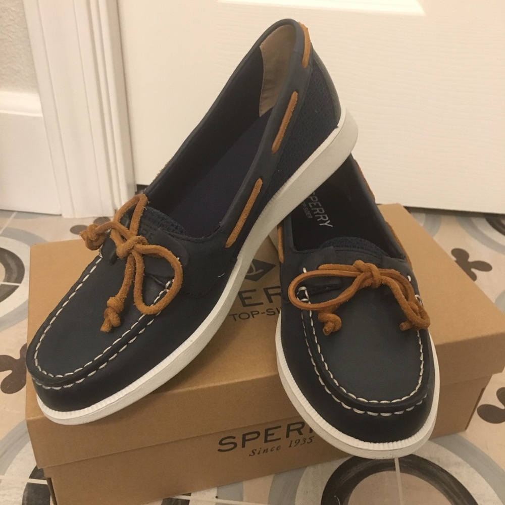 Sperry: Oasis Loft- navy-size 8M- never worn